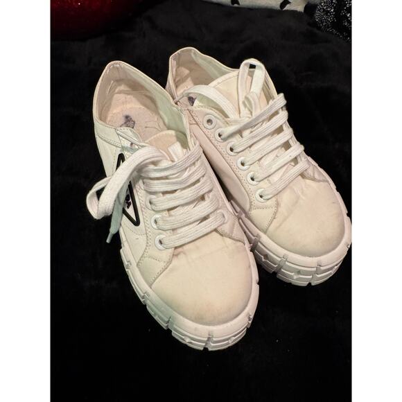 Puma x hello kitty ralph sampson womens mid sneakers sz 7 - Picture 3 of 8